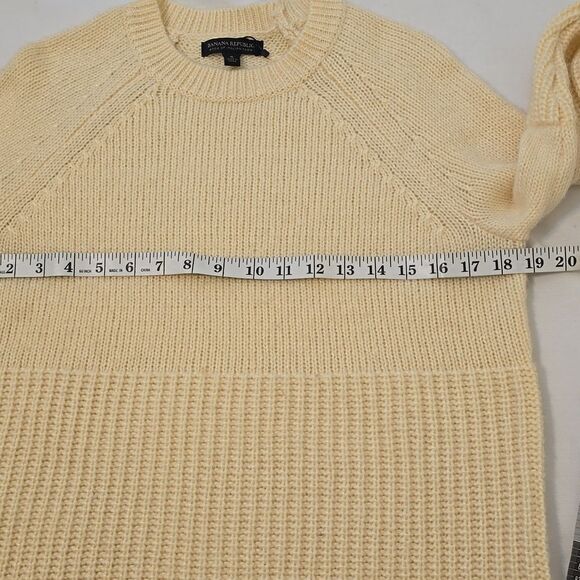 Banana Republic wool blend cream color sweater size small. - Picture 6 of 9